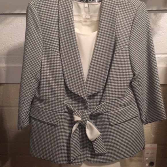 3 piece Ben Marc Suit - Picture 2 of 2